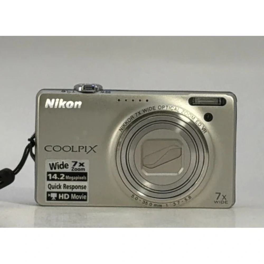 Nikon COOLPIX S6000 14.2MP Digital Camera Champagne silver No Case Card Cables